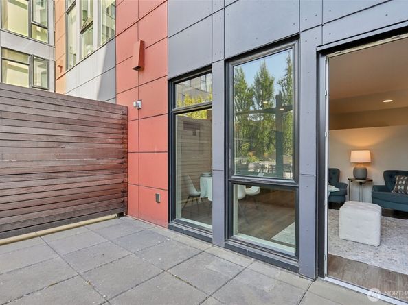 1085 103rd Avenue NE 114, Bellevue WA 98004