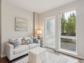 1085 103rd Avenue NE 114, Bellevue WA 98004