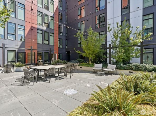 1085 103rd Avenue NE 114, Bellevue WA 98004