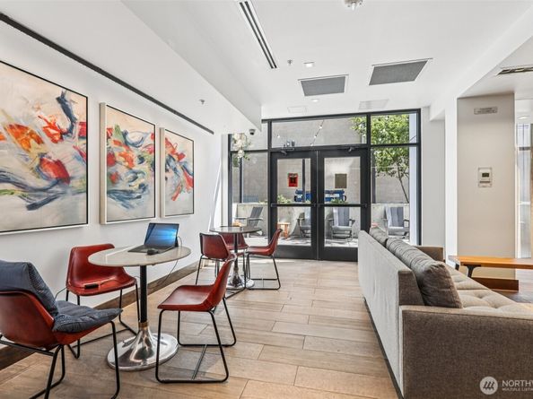 1085 103rd Avenue NE 114, Bellevue WA 98004