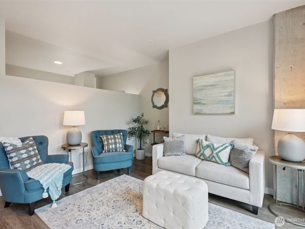 1085 103rd Avenue NE 114, Bellevue WA 98004