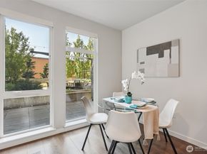 1085 103rd Avenue NE 114, Bellevue WA 98004