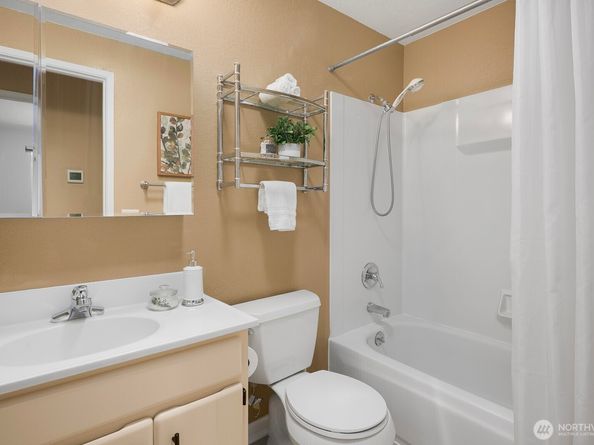 19514 35th Avenue NE, Lake Forest Park WA 98155