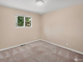 19514 35th Avenue NE, Lake Forest Park WA 98155