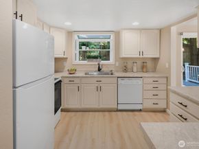 19514 35th Avenue NE, Lake Forest Park WA 98155