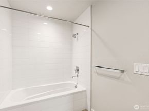 588 Bell Street 606S, Seattle WA 98121