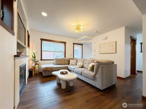 3012 NE 137th Street B, Seattle WA 98125
