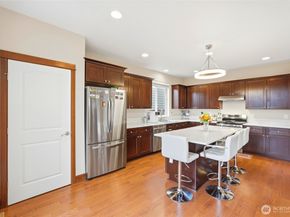 7703 NE 201st Place, Kenmore WA 98028