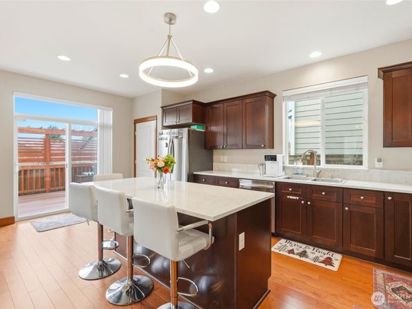 7703 NE 201st Place, Kenmore WA 98028