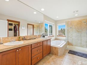 7703 NE 201st Place, Kenmore WA 98028