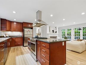 10627 SE 18th St, Bellevue WA 98004