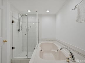 10627 SE 18th St, Bellevue WA 98004