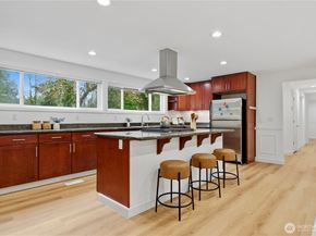 10627 SE 18th St, Bellevue WA 98004