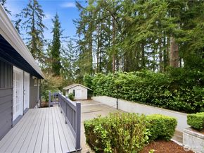 10627 SE 18th St, Bellevue WA 98004