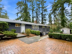 10627 SE 18th St, Bellevue WA 98004