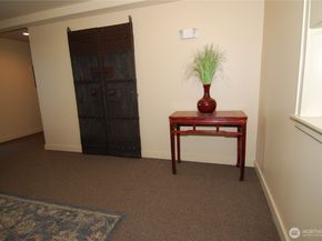 3217 Eastlake Avenue E 302, Seattle WA 98102