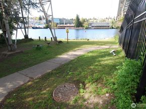 3217 Eastlake Avenue E 302, Seattle WA 98102