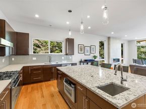 9719 Lake Shore Boulevard NE, Seattle WA 98115