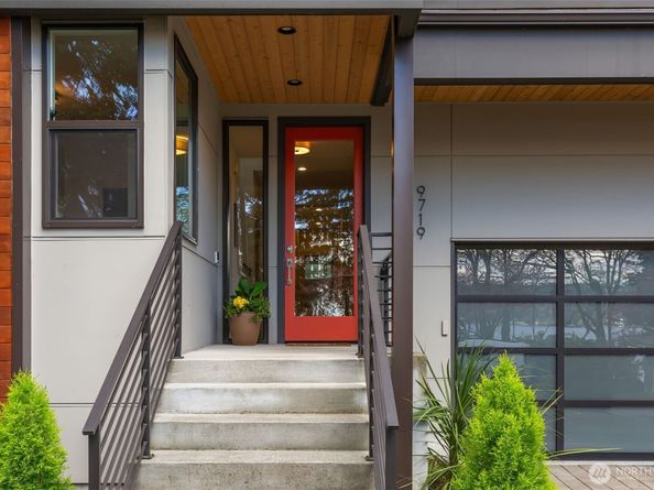 9719 Lake Shore Boulevard NE, Seattle WA 98115