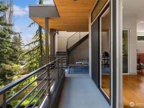 9719 Lake Shore Boulevard NE, Seattle WA 98115