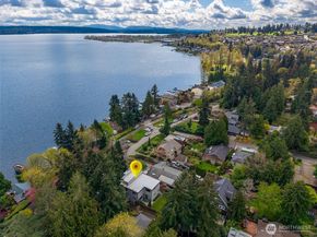 9719 Lake Shore Boulevard NE, Seattle WA 98115