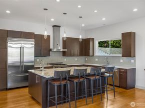 9719 Lake Shore Boulevard NE, Seattle WA 98115