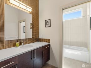 9719 Lake Shore Boulevard NE, Seattle WA 98115