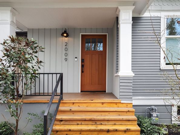 2009 E John Street, Seattle WA 98112