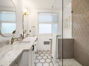 2009 E John Street, Seattle WA 98112