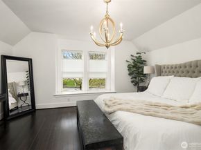 2009 E John Street, Seattle WA 98112