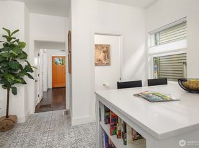 2009 E John Street, Seattle WA 98112