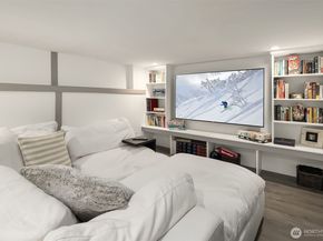 2009 E John Street, Seattle WA 98112