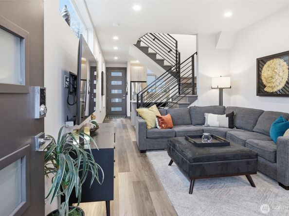 5620 California Avenue SW A, Seattle WA 98136