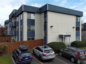 1100 Harrington Avenue NE 205, Renton WA 98056