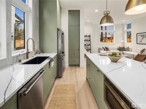 522 NE 89th Street A, Seattle WA 98115