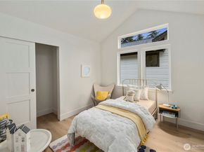 522 NE 89th Street A, Seattle WA 98115