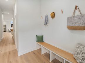 522 NE 89th Street A, Seattle WA 98115