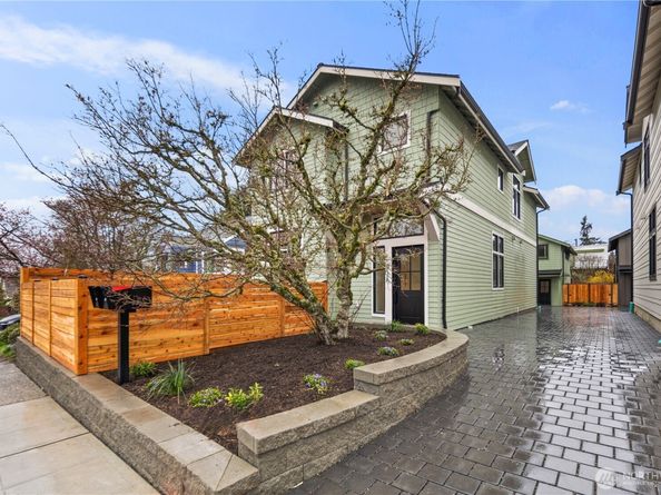 522 NE 89th Street A, Seattle WA 98115