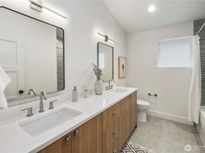 522 NE 89th Street A, Seattle WA 98115