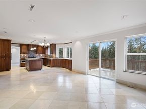 1932 S 370th Court, Federal Way WA 98003