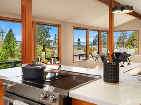 902 7th Avenue S, Edmonds WA 98020