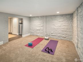 4422 Montana Circle W, Seattle WA 98199