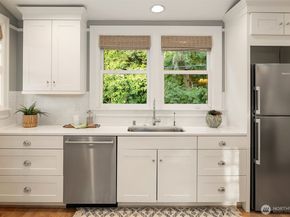 4422 Montana Circle W, Seattle WA 98199