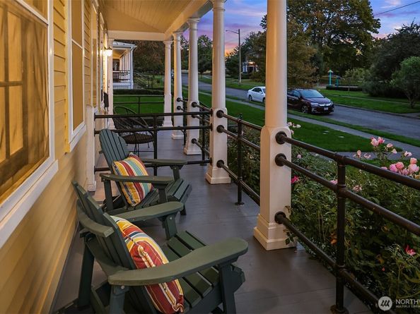 4422 Montana Circle W, Seattle WA 98199