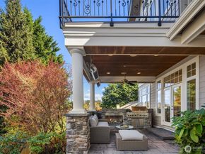 9750 SE 5th Street, Bellevue WA 98004
