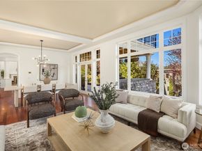9750 SE 5th Street, Bellevue WA 98004