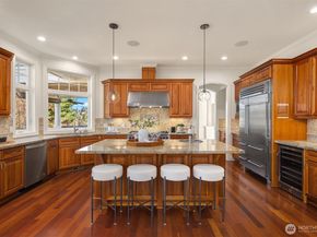 9750 SE 5th Street, Bellevue WA 98004