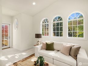 9750 SE 5th Street, Bellevue WA 98004