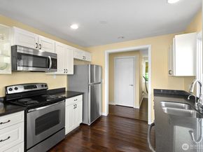 8032 SW Hawthorne Lane, Vashon WA 98070