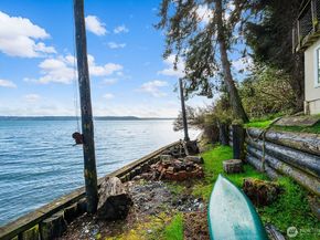 8032 SW Hawthorne Lane, Vashon WA 98070
